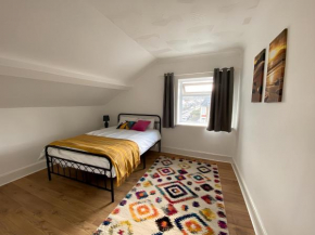 Long stays by Tailored Accommodation - 4-Bedroom home in the heart of Bridgend